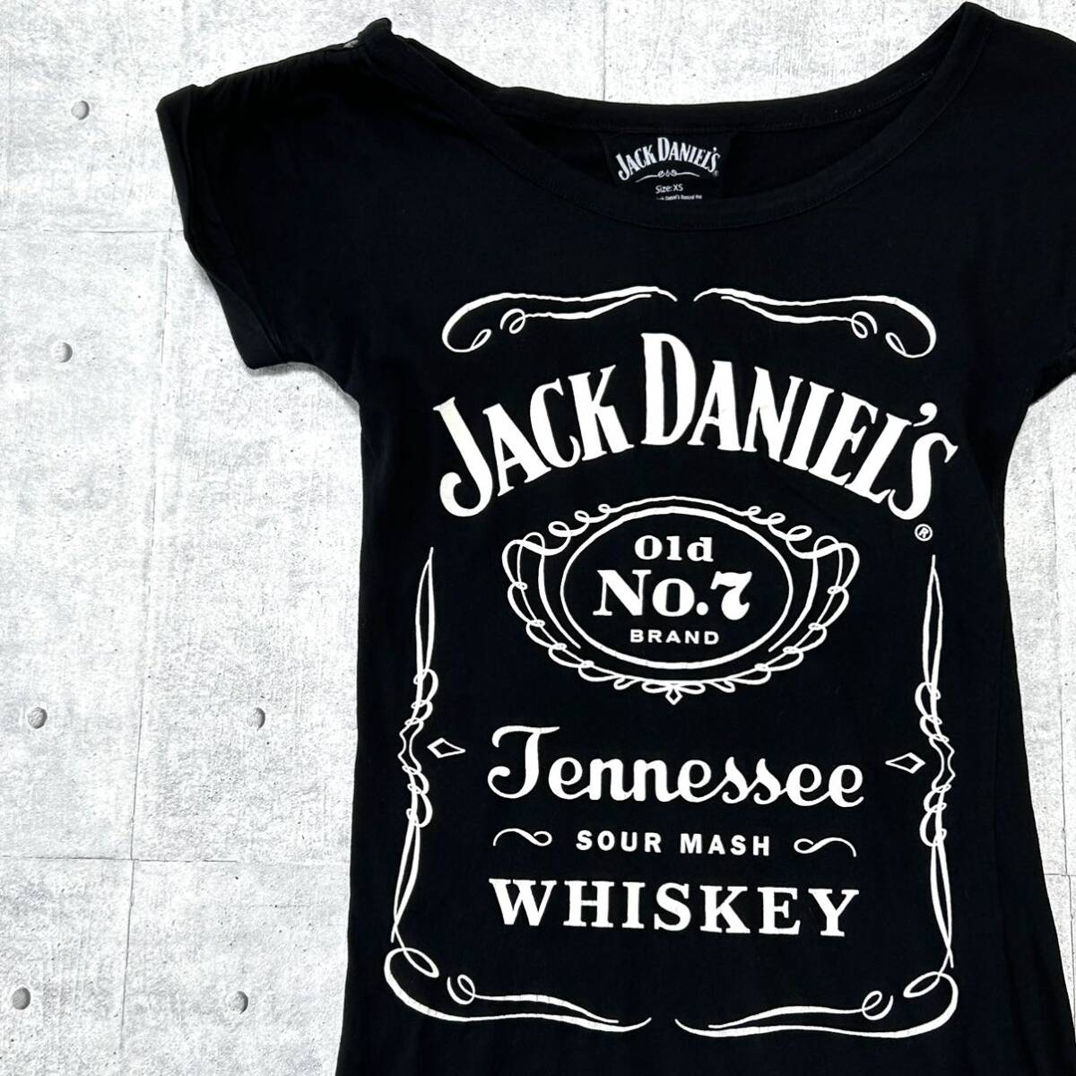 00s 10s Jack Daniel's 袖ボタン Tシャツ ジャックダニエル　　Uネック レディース ブラック アルコール ウイスキー 企業系 ロゴ 柳9998