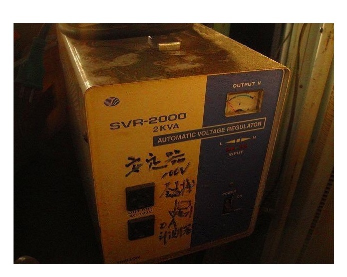 C2A【棚301116有】OA機器用 電力電圧安定器 入力100V SVR-2000 50/60Hz 出力2KVA100V スワロー電機