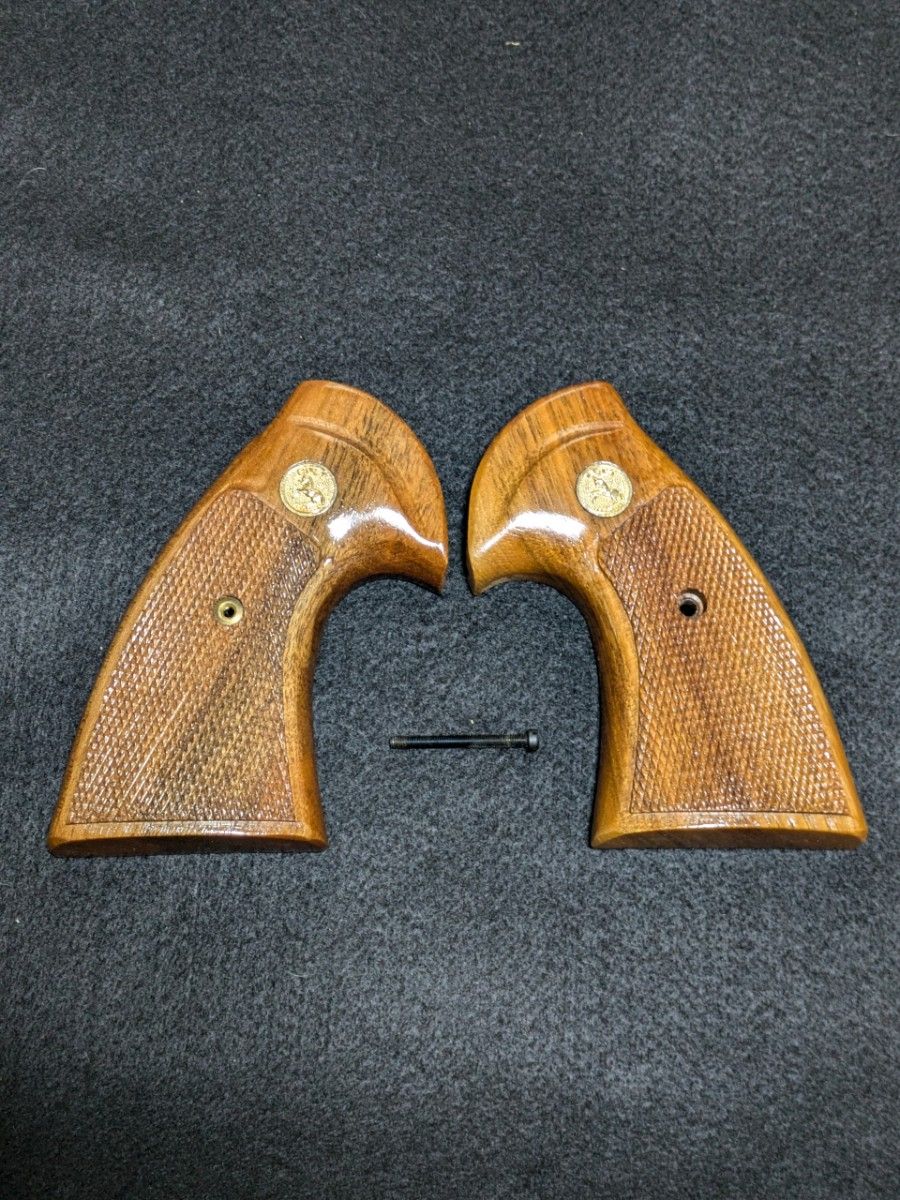 美品】MGC製 コルトパイソン 木製グリップ(メーカー純正)ABS 美品】MGC製 コルトパイソン 木製グリップ(メーカー純正)ABS