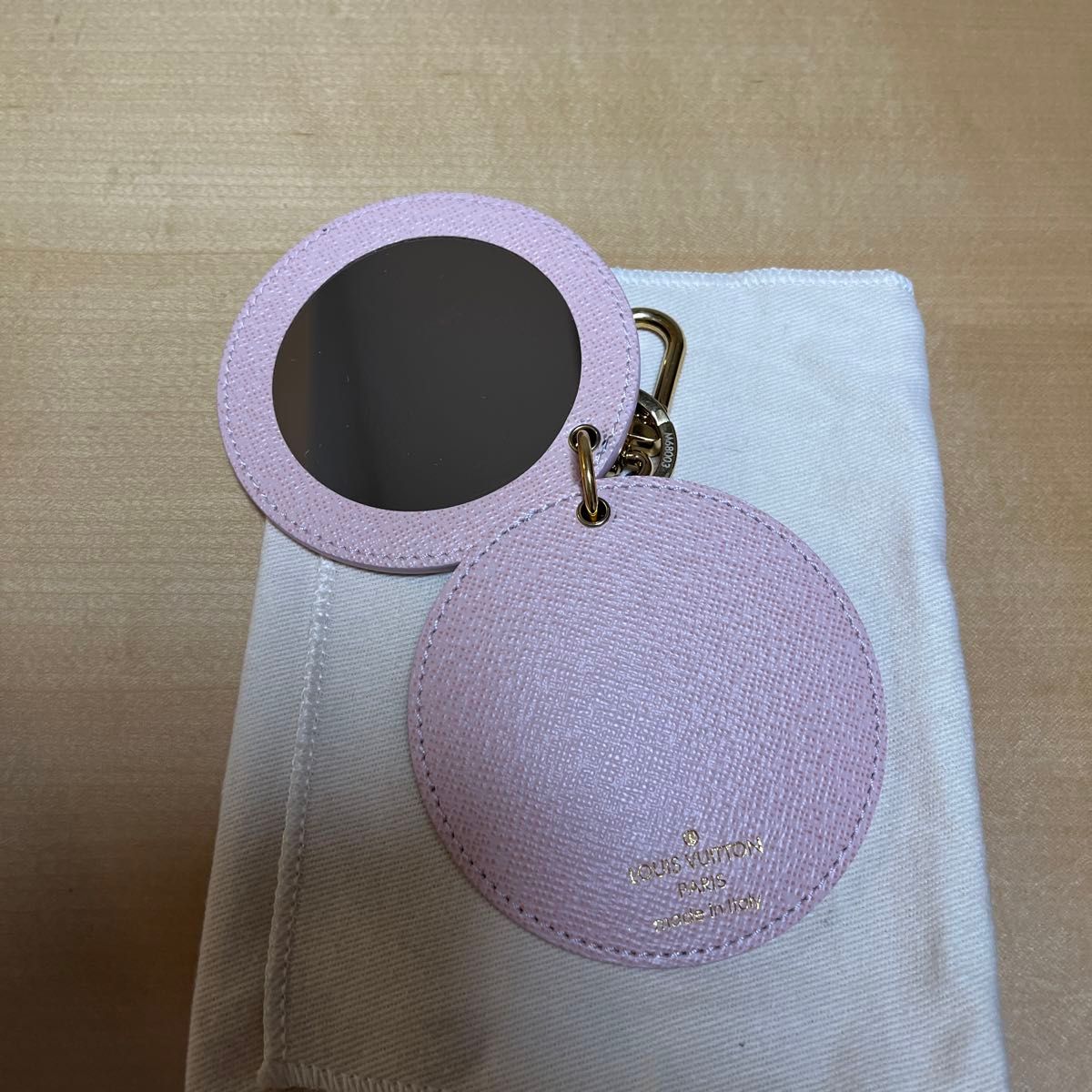 ルイ ヴィトン バッグ チャーム LV ミラー モノグラム ルイ ヴィトン バッグ チャーム LV ミラー モノグラム