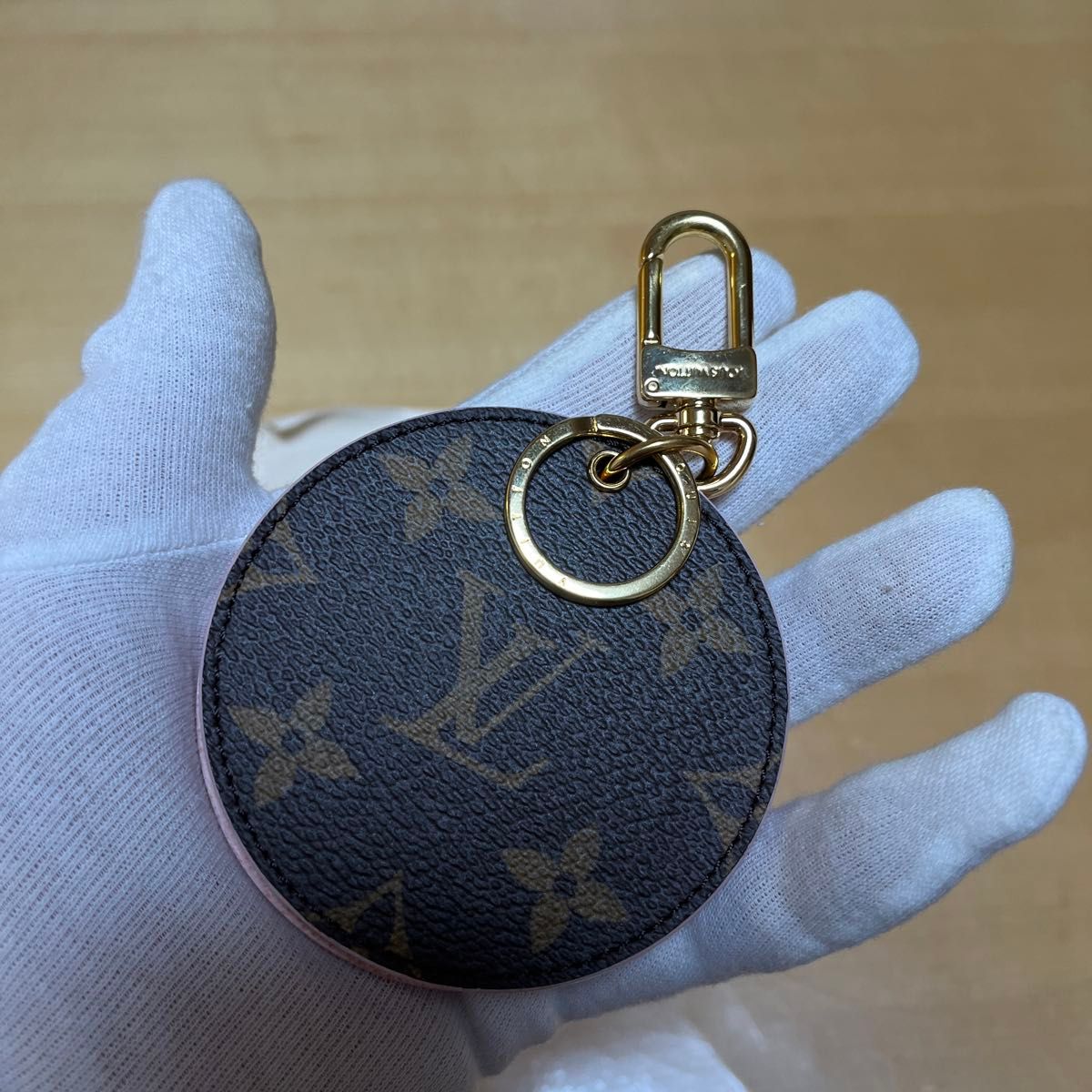 ルイ ヴィトン バッグ チャーム LV ミラー モノグラム ルイ ヴィトン バッグ チャーム LV ミラー モノグラム