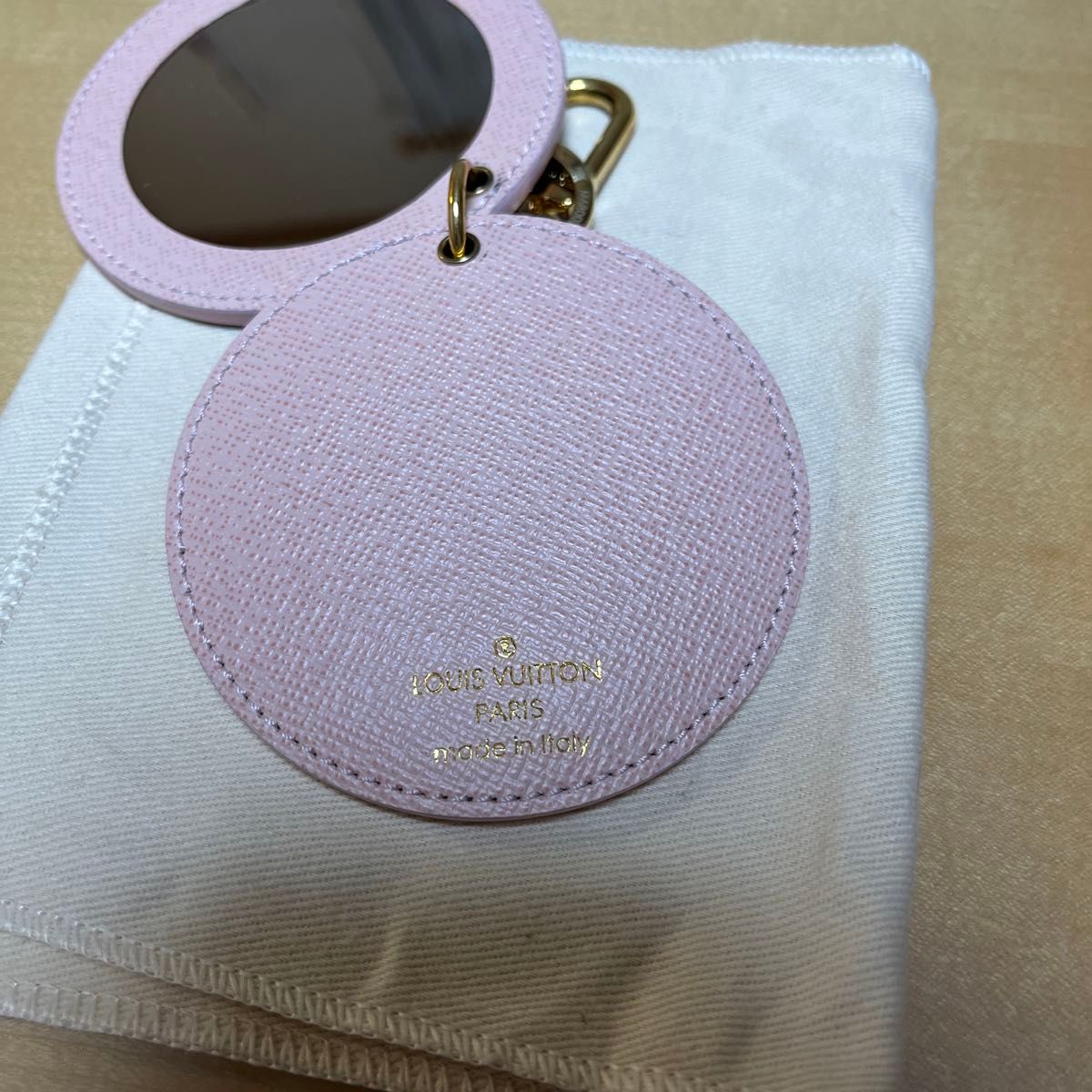 ルイ ヴィトン バッグ チャーム LV ミラー モノグラム ルイ ヴィトン バッグ チャーム LV ミラー モノグラム