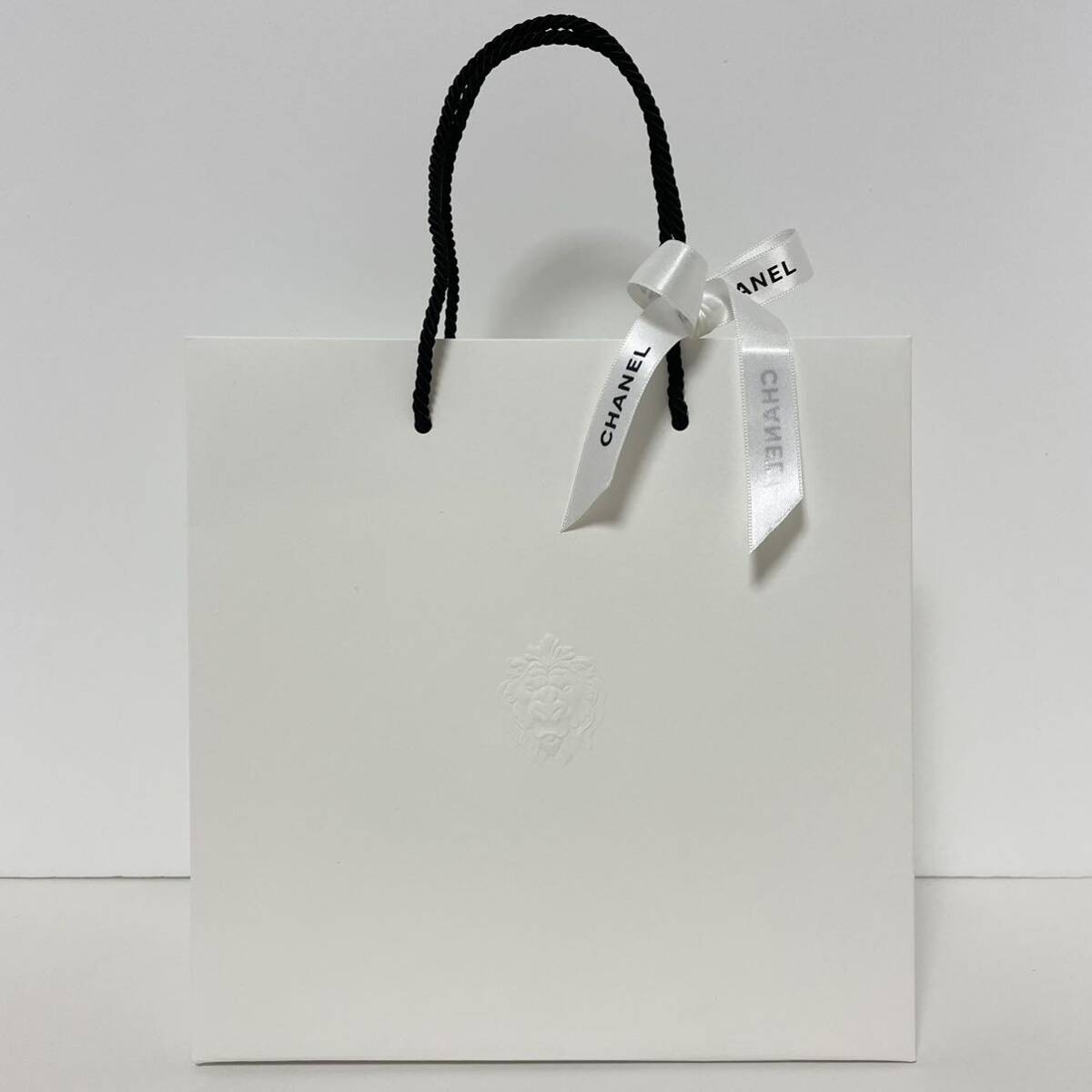 即決 CHANEL シャネル ライオン 紙袋 ショッパー 美品 21×21 即決 CHANEL シャネル ライオン 紙袋 ショッパー 美品 21×21