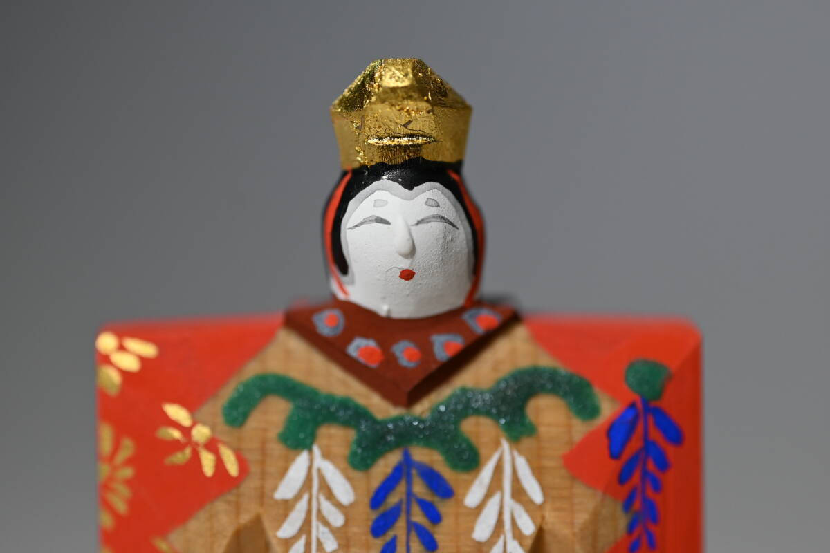 奈良一刀彫【春日有職 五代瀬谷桃源 作】金彩彩色『雛』置物 共 奈良一刀彫【春日有職 五代瀬谷桃源 作】金彩彩色『雛』置物 共
