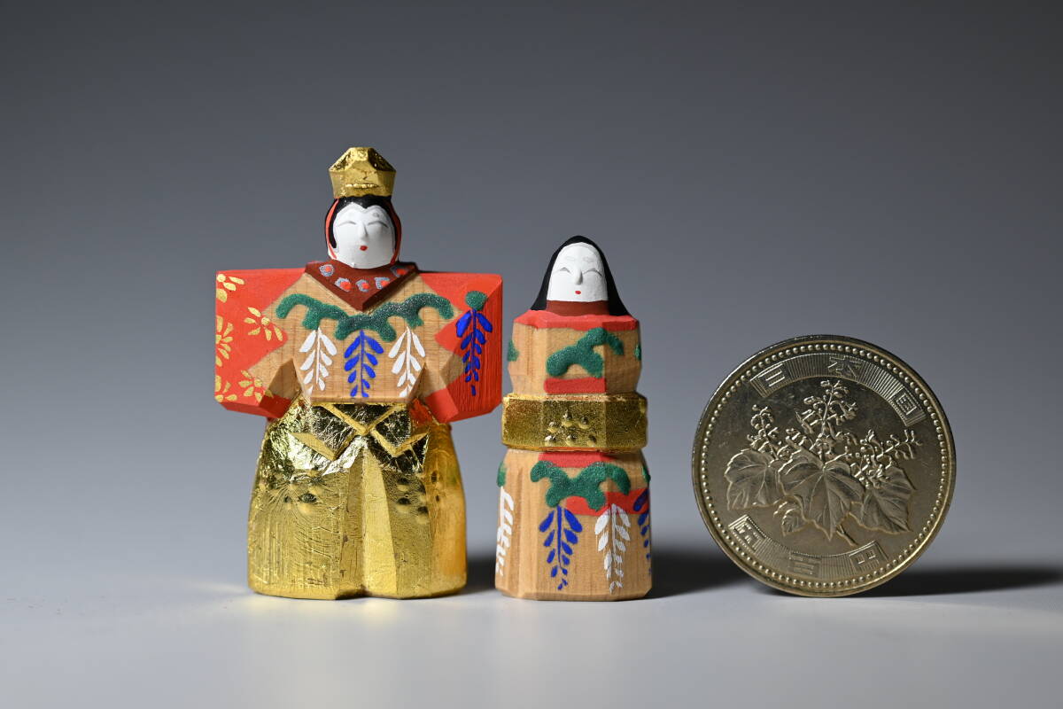 奈良一刀彫【春日有職 五代瀬谷桃源 作】金彩彩色『雛』置物 共 奈良一刀彫【春日有職 五代瀬谷桃源 作】金彩彩色『雛』置物 共