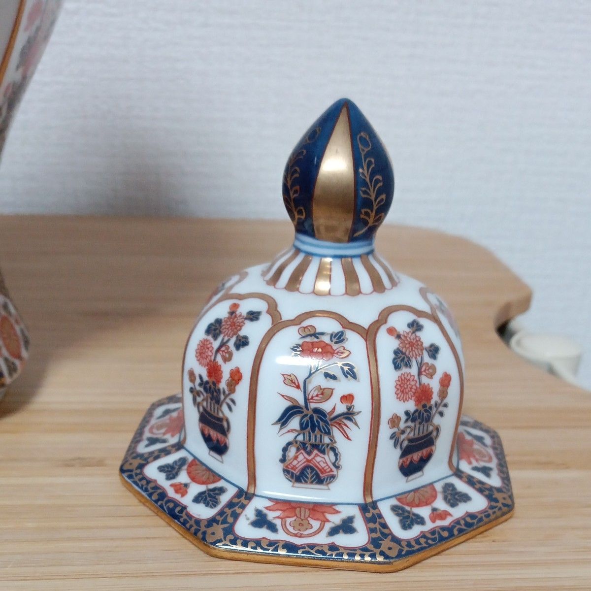 ニッカ ウイスキー 古伊万里文様 花籠ボトル 陶器 有田焼 特級 ニッカ ウイスキー 古伊万里文様 花籠ボトル 陶器 有田焼 特級