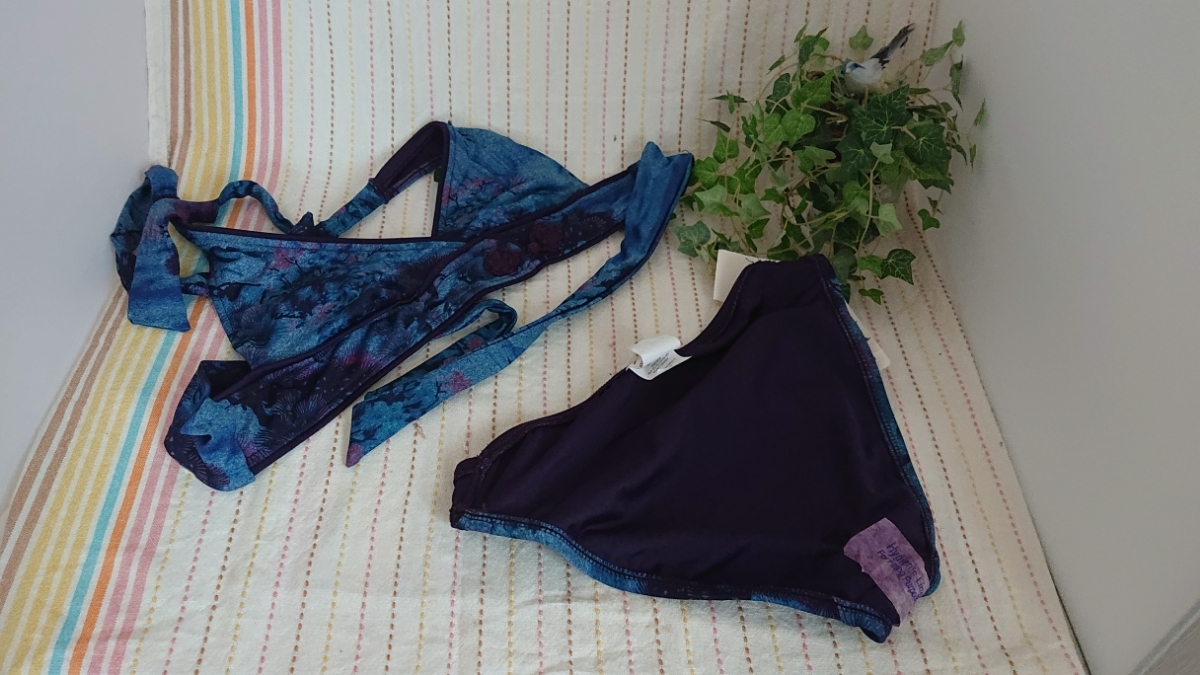 * tag attaching *LUCKY PRAND* blue × purple series * total pattern bikini 2 point set *SMALL*