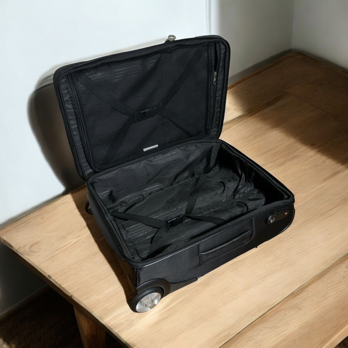 非売品】Samsonite×Mercedes-Benz キャリーケース サムソナイト 非売品】Samsonite×Mercedes-Benz キャリーケース サムソナイト