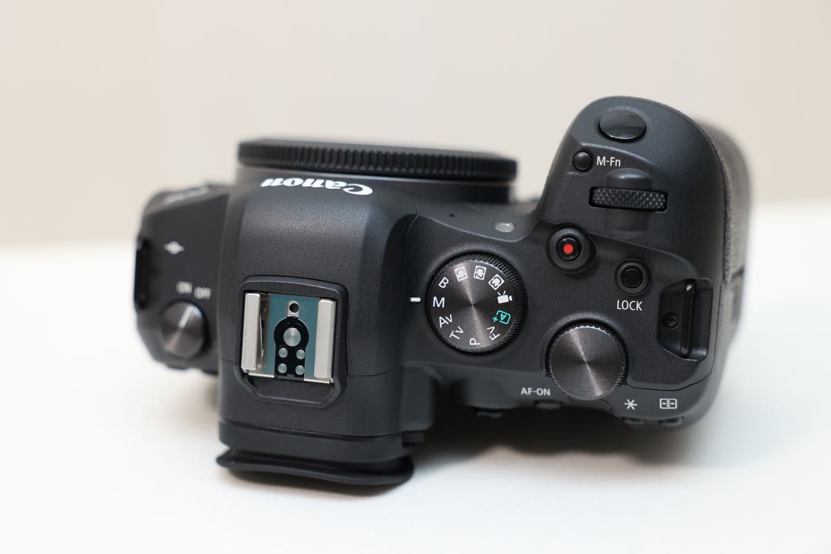 美品 Canon EOS R6 ボディ キヤノン ミラーレス一眼カメラ 美品 Canon EOS R6 ボディ キヤノン ミラーレス一眼カメラ