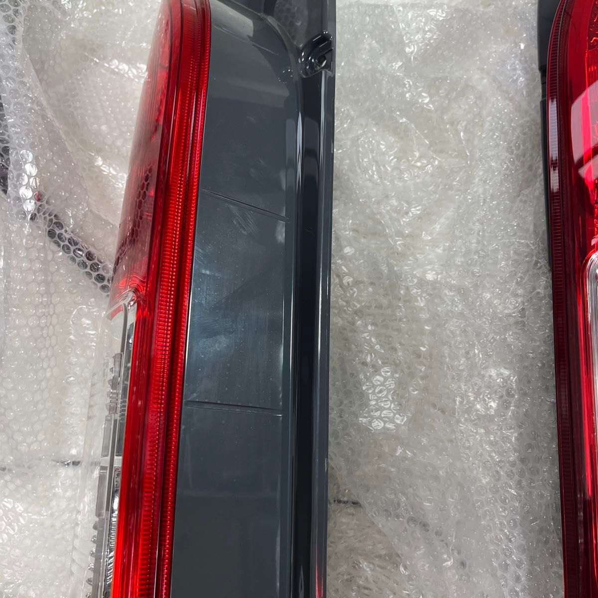 ハイエース 純正テールランプ6型以降 現行型 新車外し クリップ ハイエース 純正テールランプ6型以降 現行型 新車外し クリップ