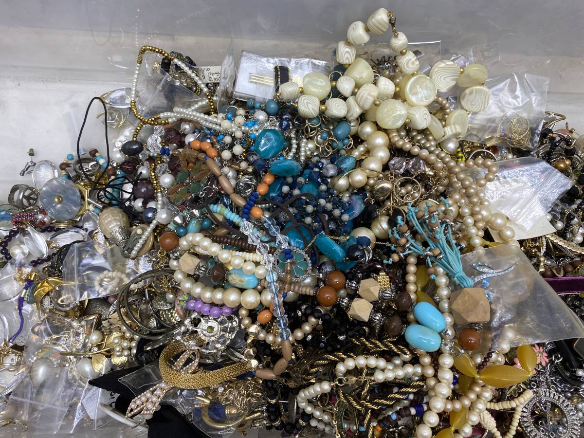 イミテーションアクセサリー まとめ売り 大容量 Yahoo!オークション - イミテーションアクセサリー 色々まとめ
