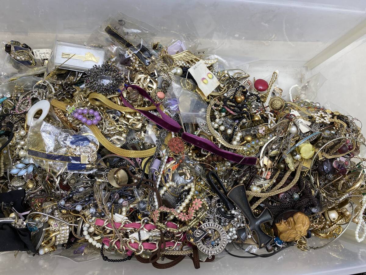 イミテーション アクセサリー まとめ売り 約2.8kg Yahoo!オークション - イミテーションアクセサリー 色々まとめ