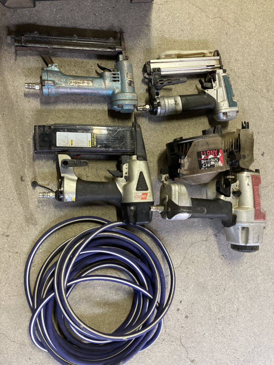 中古マキタ makita 釘打ち機 コイルネイラ 工具 釘打機 着払いに 中古マキタ makita 釘打ち機 コイルネイラ 工具 釘打機 着払いに