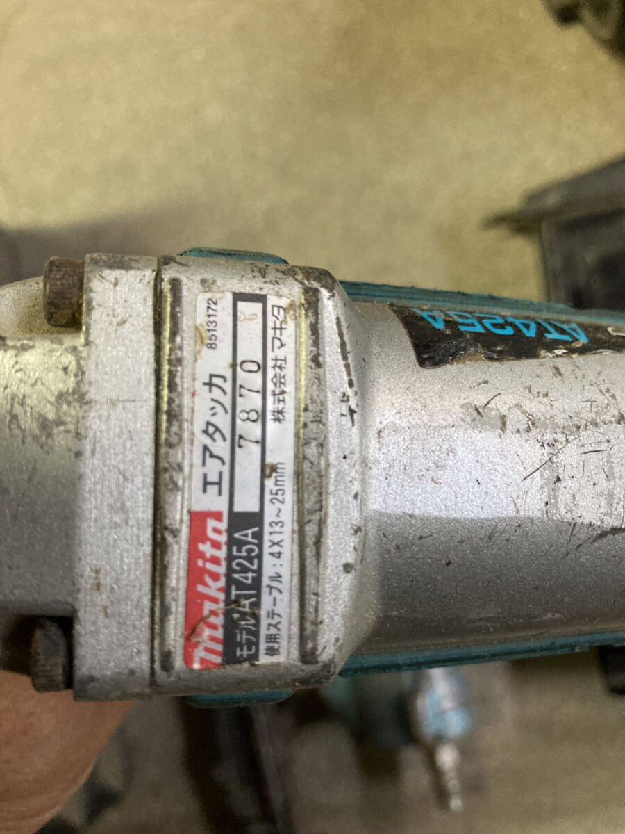 中古マキタ makita 釘打ち機 コイルネイラ 工具 釘打機 着払いに 中古マキタ makita 釘打ち機 コイルネイラ 工具 釘打機 着払いに