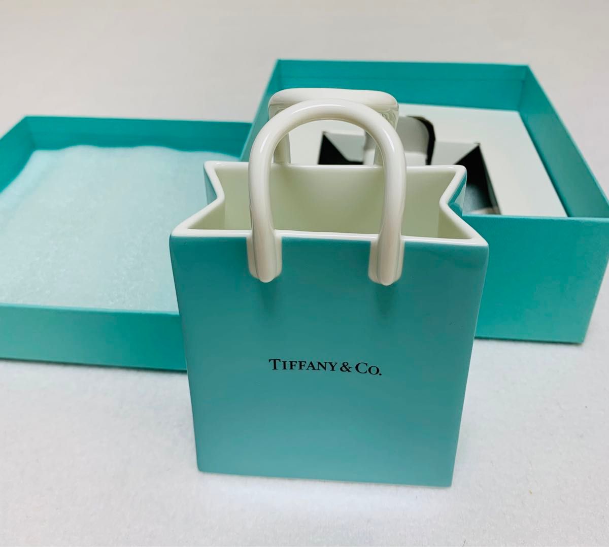 ◆Tiffany & Co./ティファニー◆ショッピングバック陶器置物レア廃盤品 ティファニー ショッピングバック オーナメント 陶器 花瓶