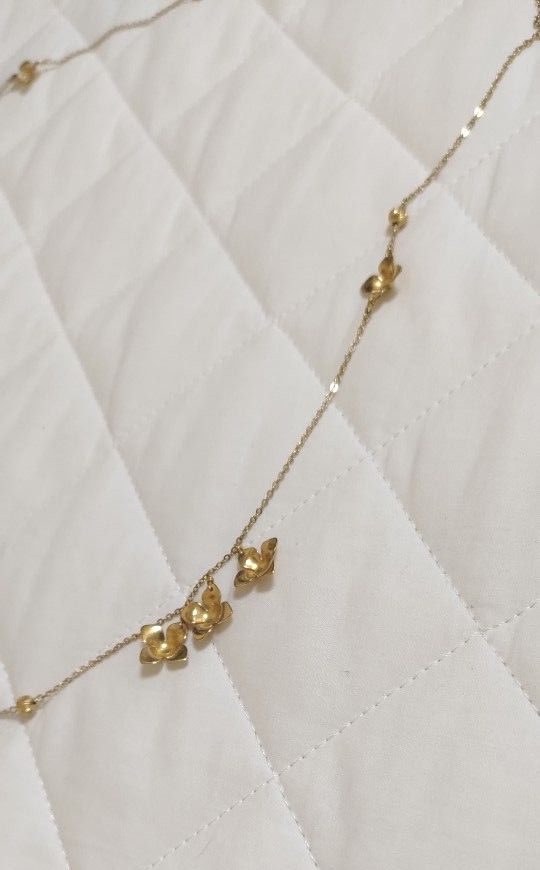 限定値下げ！agete ゴールド フラワーモチーフ ロングネックレス agete ゴールド フラワーモチーフ ロングネックレス