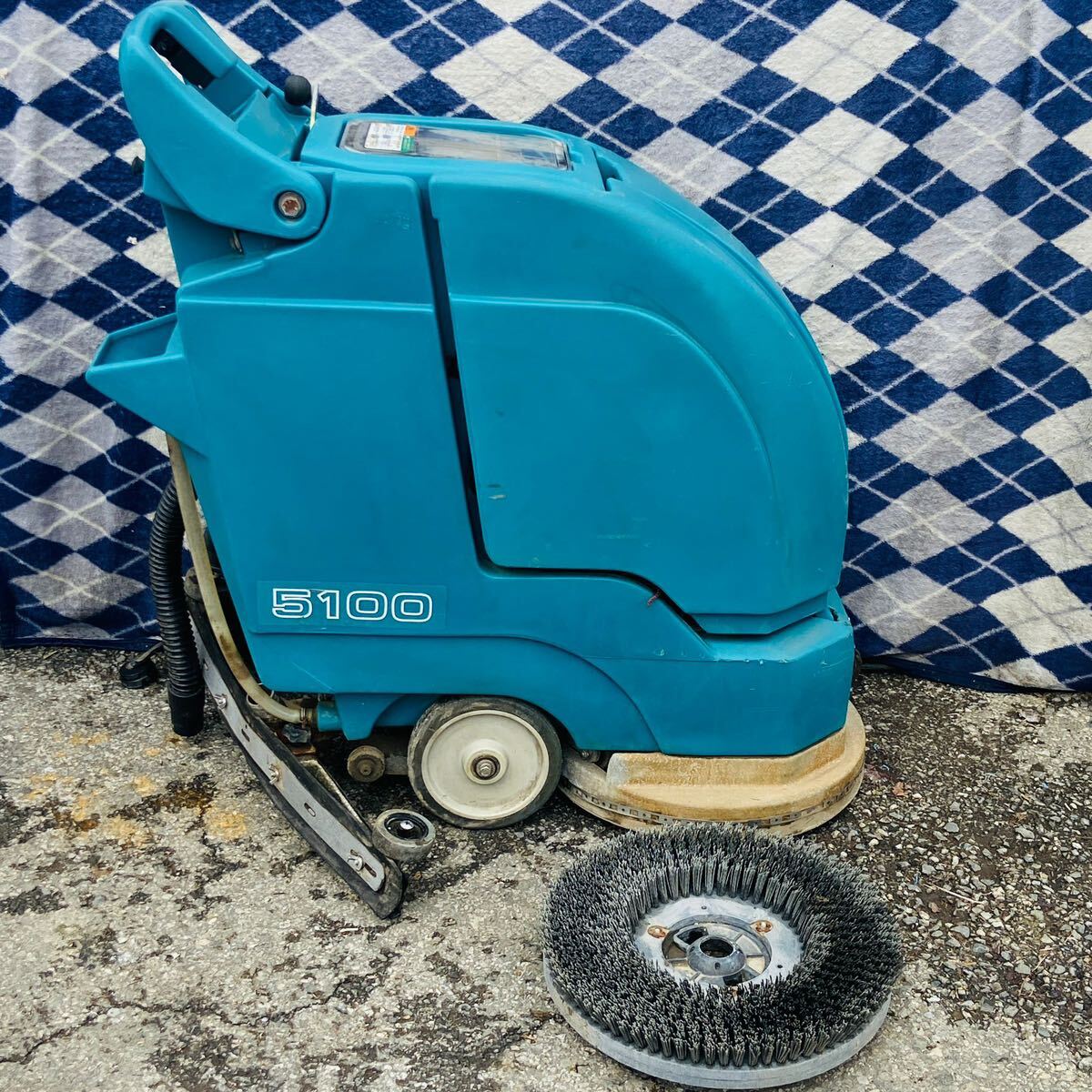 TENNANTテナント 5100 バッテリー駆動式スクラバー自動床 TENNANTテナント 5100 バッテリー駆動式スクラバー自動床