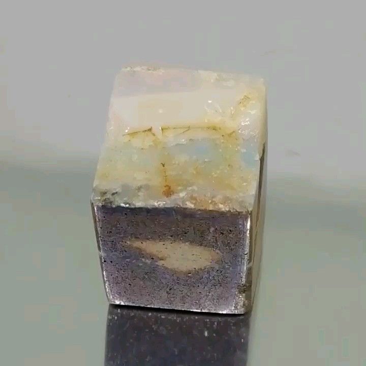 ボルダーオパール524鉱物標本 原石 天然石 パワーストーン