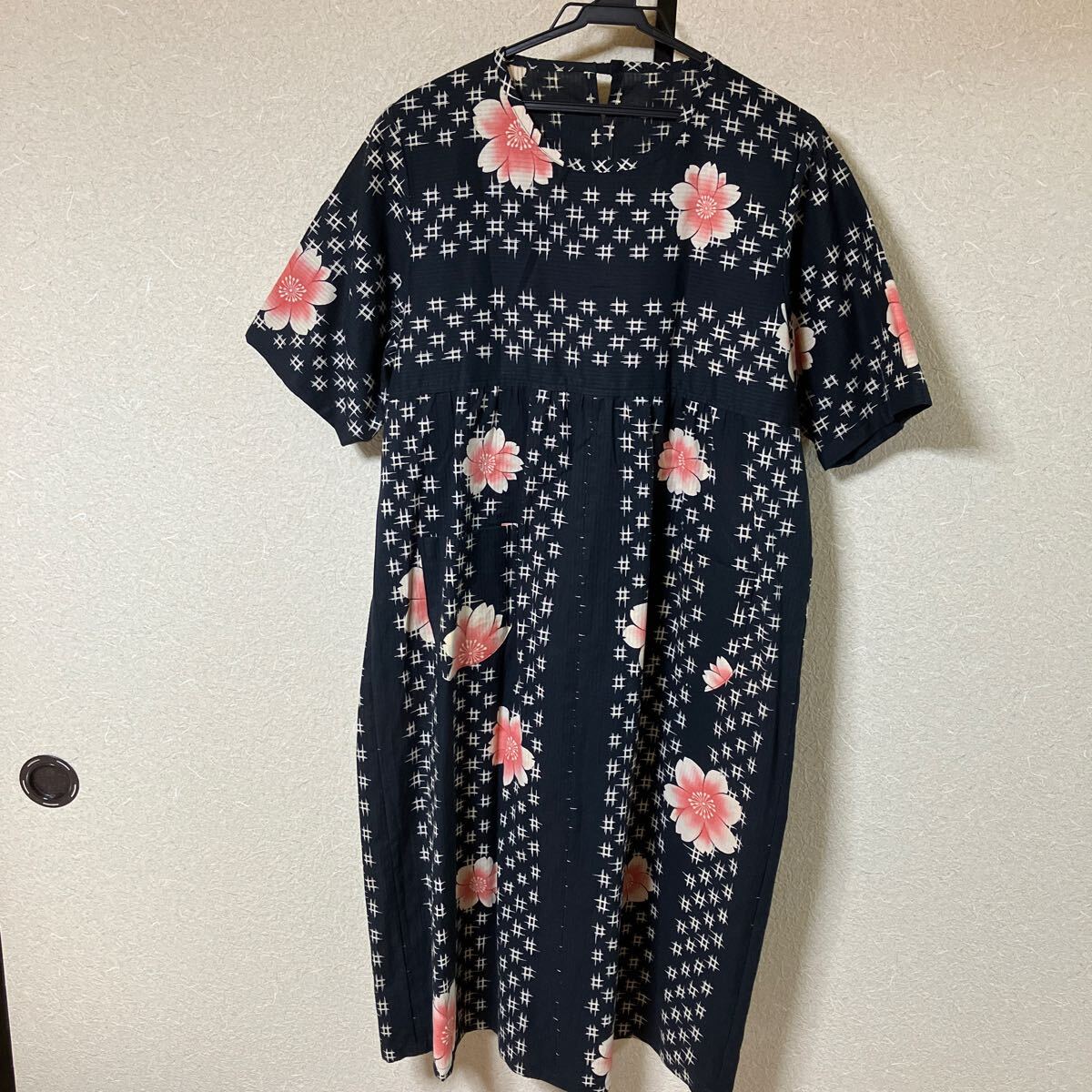 新品浴衣　浴衣リメイク　ワンピース黒地に花柄　ハンドメイド