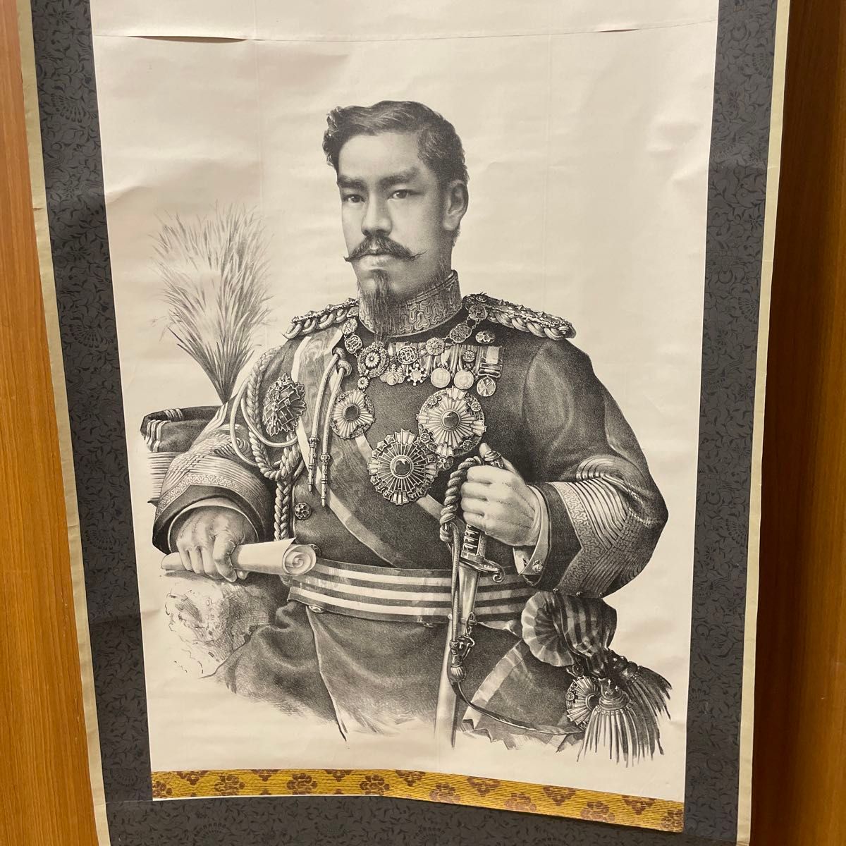 掛け軸 1904年 明治37年 明治天皇 「宣戦勅詔」日本軍 大礼服 掛け軸 1904年 明治37年 明治天皇 「宣戦勅詔」日本軍 大礼服