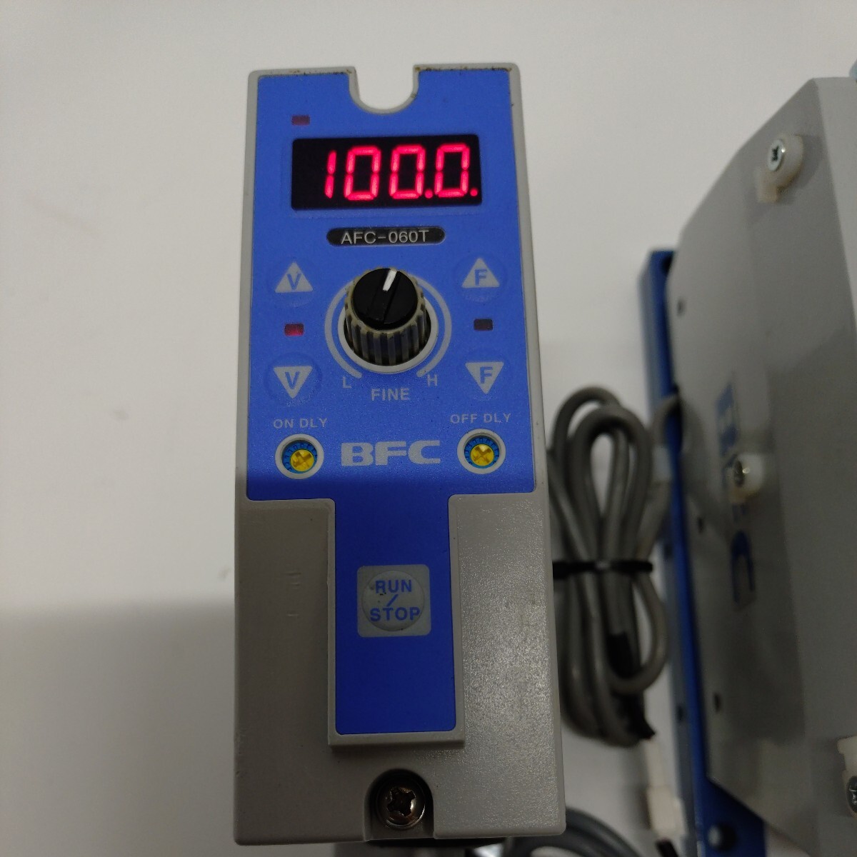 BFC LINEAR FEEDER 圧電リニアフィーダー 継ぎばね防振式 AFJ BFC LINEAR FEEDER 圧電リニアフィーダー 継ぎばね防振式 AFJ