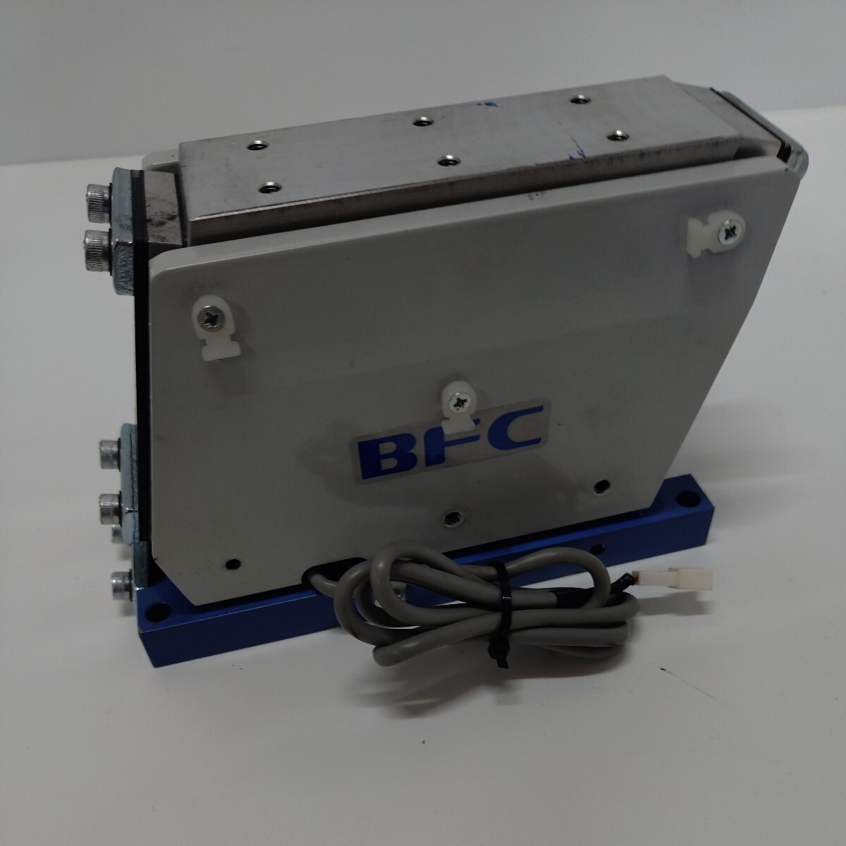 BFC LINEAR FEEDER 圧電リニアフィーダー 継ぎばね防振式 AFJ BFC LINEAR FEEDER 圧電リニアフィーダー 継ぎばね防振式 AFJ