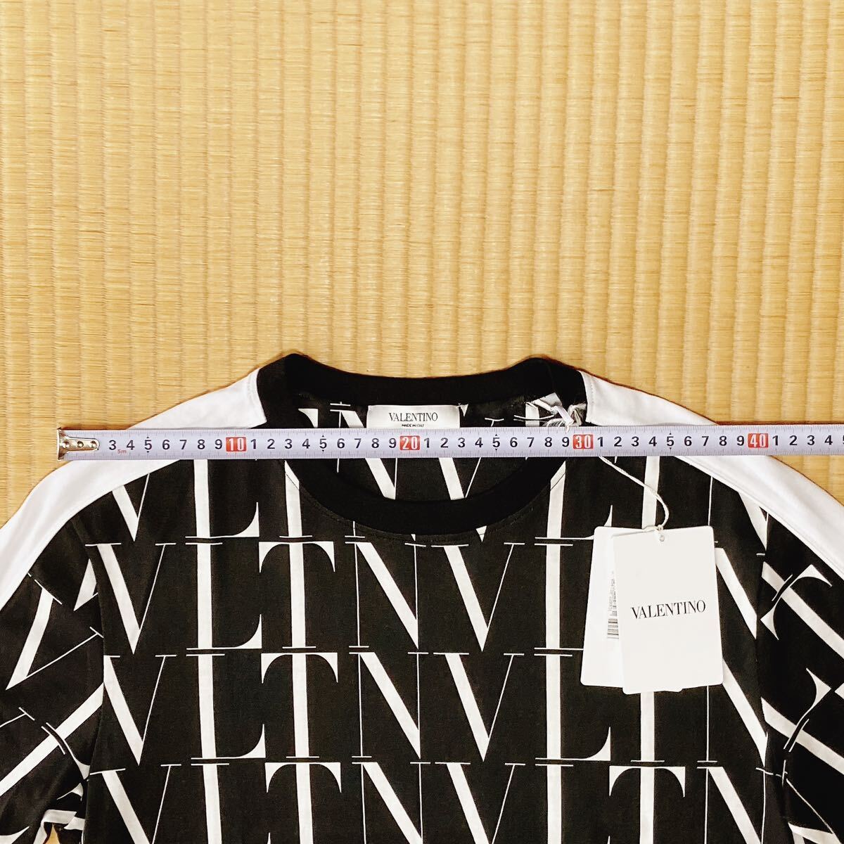 定価8万 タグ付き 新品 ヴァレンティノ VLTN 総柄 ロゴ Tシャツ 定価8万 タグ付き 新品 ヴァレンティノ VLTN 総柄 ロゴ Tシャツ