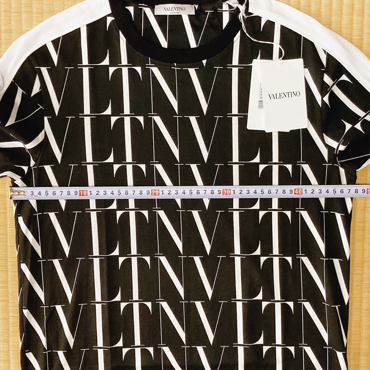定価8万 タグ付き 新品 ヴァレンティノ VLTN 総柄 ロゴ Tシャツ 定価8万 タグ付き 新品 ヴァレンティノ VLTN 総柄 ロゴ Tシャツ