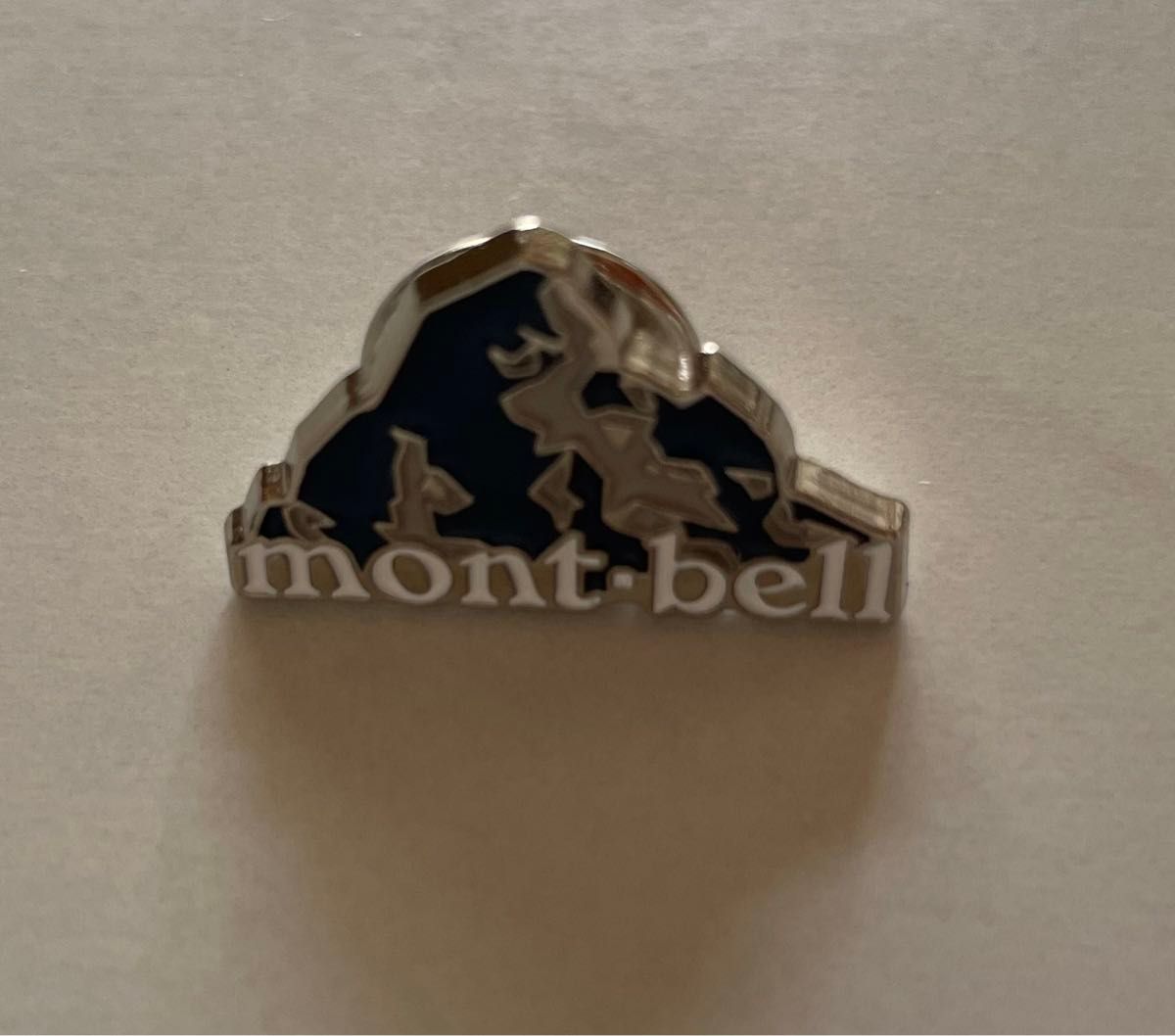 mont-bell (モンベル) オリジナルピンバッジ (未使用 mont-bell (モンベル) オリジナルピンバッジ (未使用