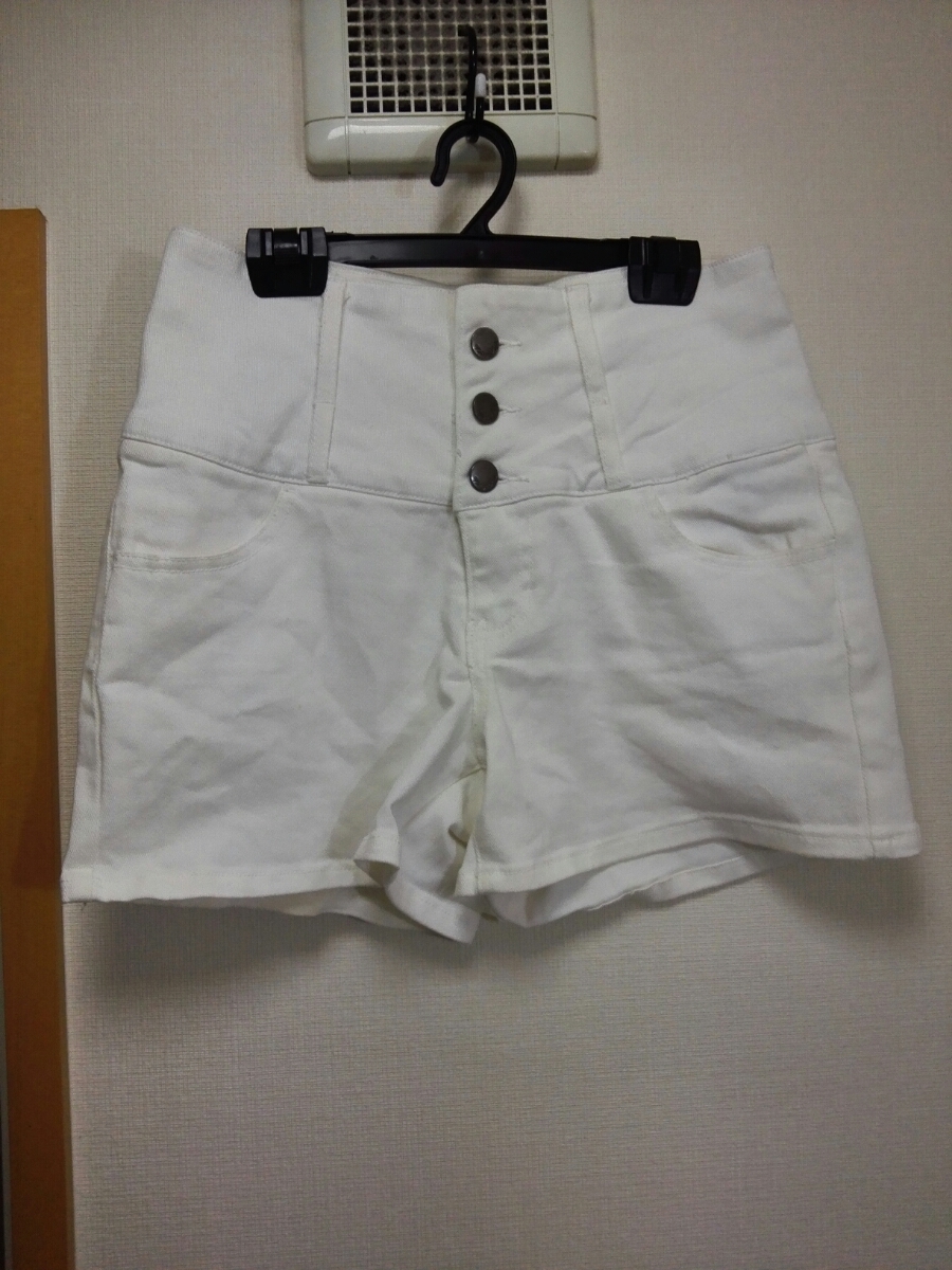 Paypayフリマ Sorridere ホワイトデニム ショートパンツ Paypayフリマ Sorridere ホワイトデニム ショートパンツ