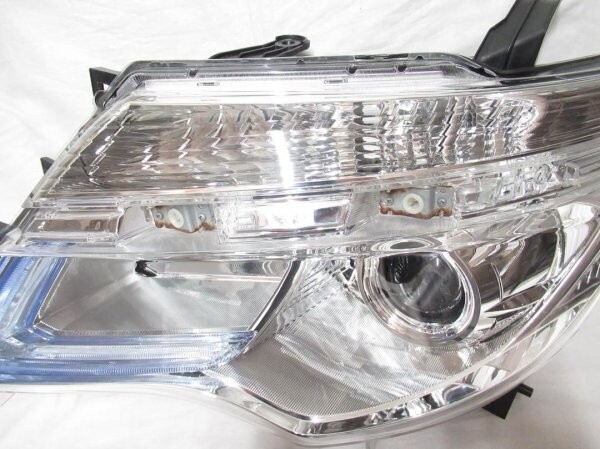 ☆新品 未使用☆日産 純正 C26 後期 セレナ LED ヘッドライト ☆新品 未使用☆日産 純正 C26 後期 セレナ LED ヘッドライト