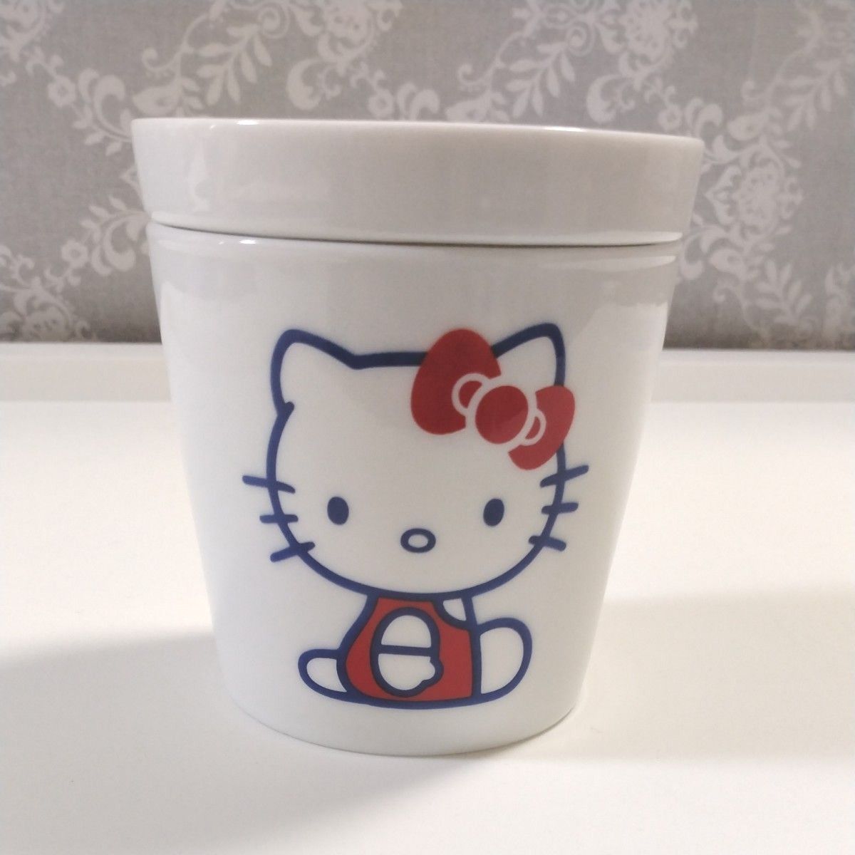 サンリオ ハローキティ 食器 キティちゃんガラス器 蓋つきコップ サンリオ ハローキティ 食器 キティちゃんガラス器 蓋つきコップ