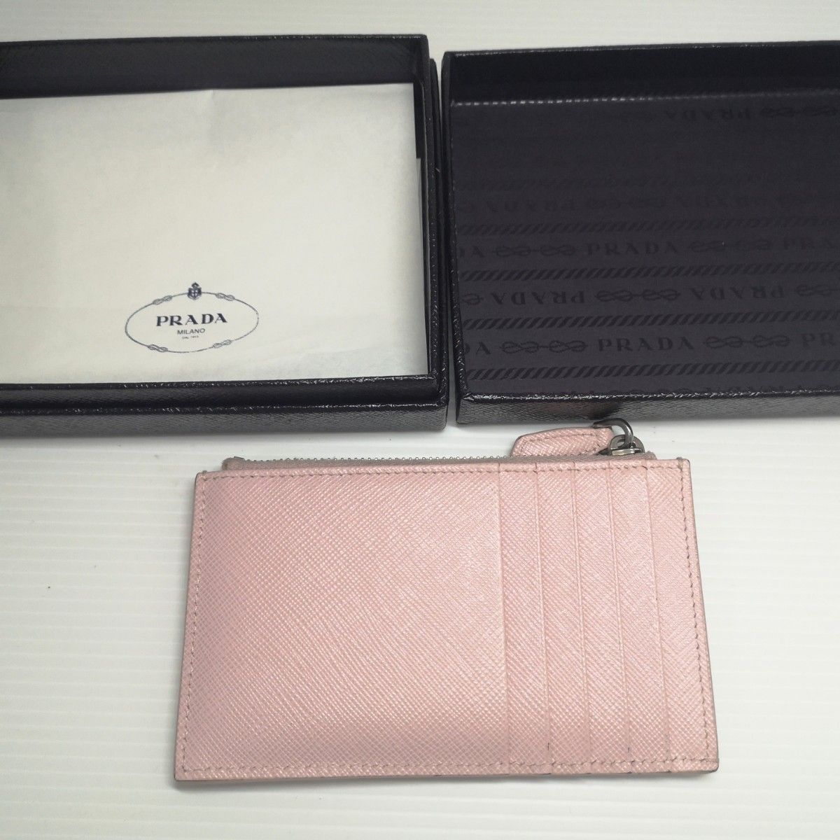 PRADA プラダ サフィアーノ レザー フラグメントケース ピンク PRADA プラダ サフィアーノ レザー フラグメントケース ピンク