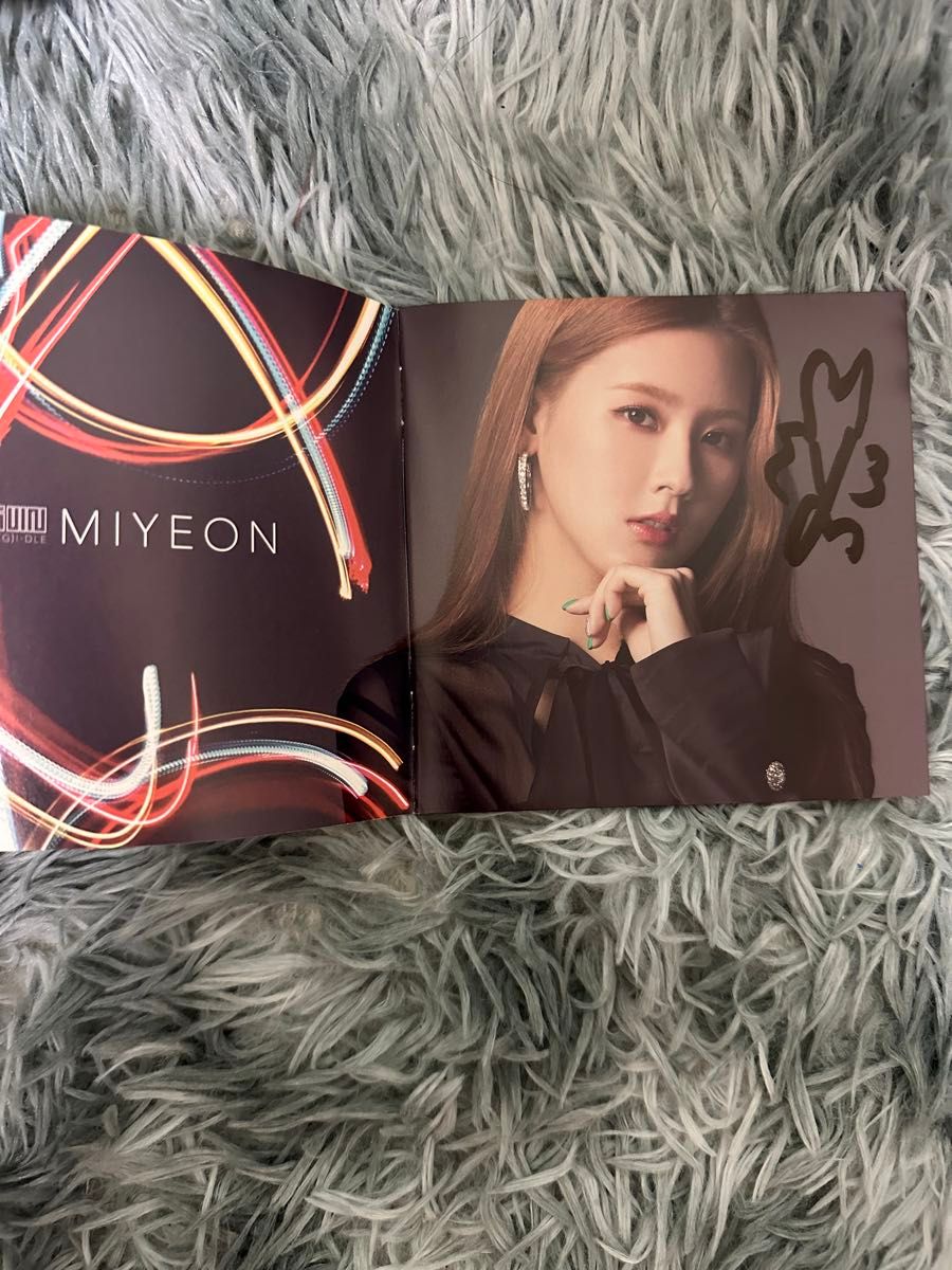 G)I-DLE LATATA 直筆サイン ミヨン ミンニ ソヨン ウギ シュファ G)I-DLE LATATA 直筆サイン ミヨン ミンニ ソヨン ウギ シュファ