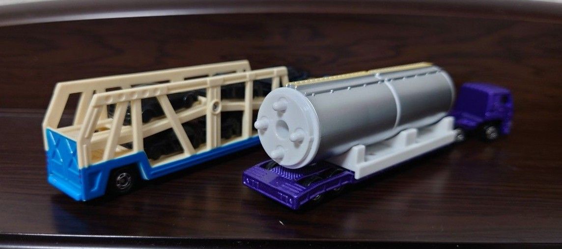 ロングトミカ 2台セット ギガ キャリアカー 低床 トレーラー ロングトミカ 2台セット ギガ キャリアカー 低床 トレーラー