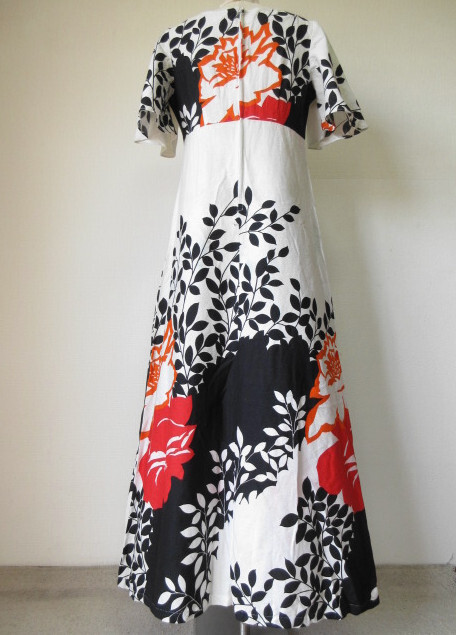 古着 レトロ Vintage白赤花柄ドレスワンピ マキシ丈70s60s70年代 古着 レトロ Vintage白赤花柄ドレスワンピ マキシ丈70s60s70年代