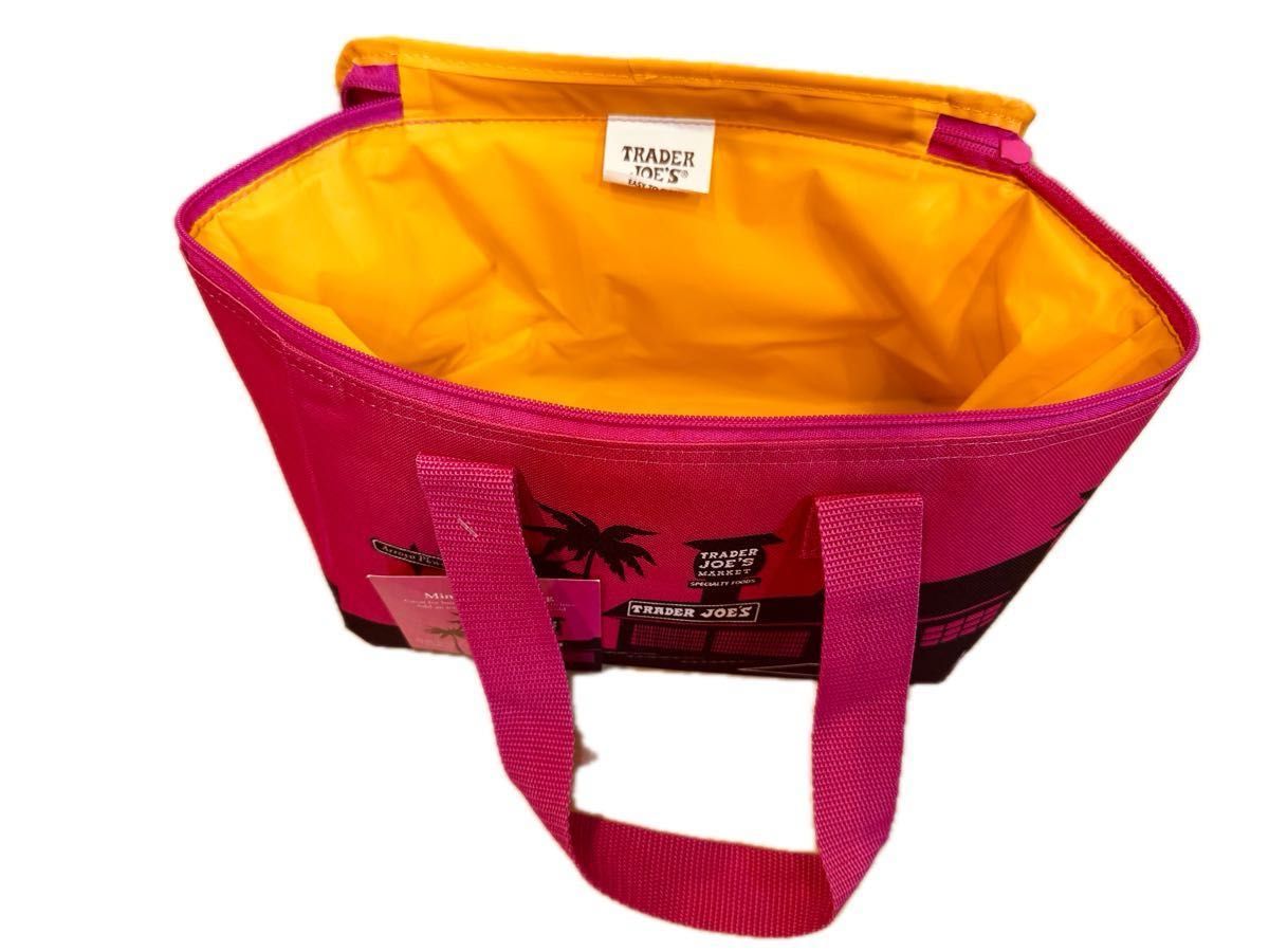 トレーダージョーズ Trader Joe's ミニ保冷バッグ マゼンダ 新品 トレーダージョーズ Trader Joe's ミニ保冷バッグ マゼンダ 新品
