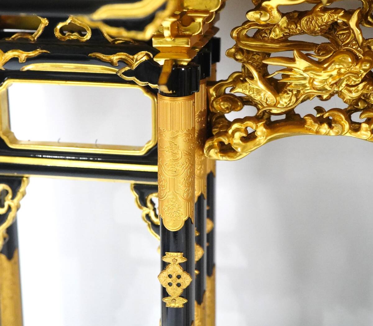 NA7474 収集品 宮殿 木製 純金箔 金金具 高さ63cm 幅50.5cm 奥28 NA7474 収集品 宮殿 木製 純金箔 金金具 高さ63cm 幅50.5cm 奥28