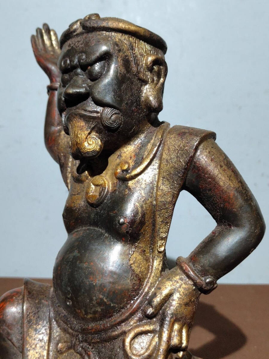 銅器 仏教 銅の鈴 古美術 コレクション品 銅製 工芸品 彫刻装飾品置物 超珍館蔵】銅製 泥金 朱砂 胡人獻寶像 置物 古賞物 古美術品