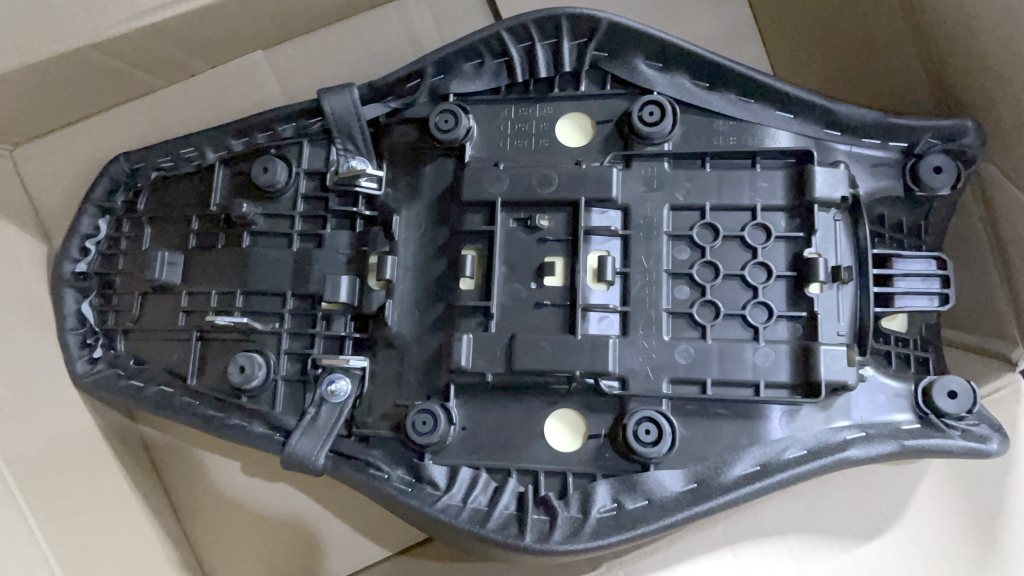 美品】ヤマハ純正 MT-09/SP 21~23 RN69J コンフォートシート 美品】ヤマハ純正 MT-09/SP 21~23 RN69J コンフォートシート