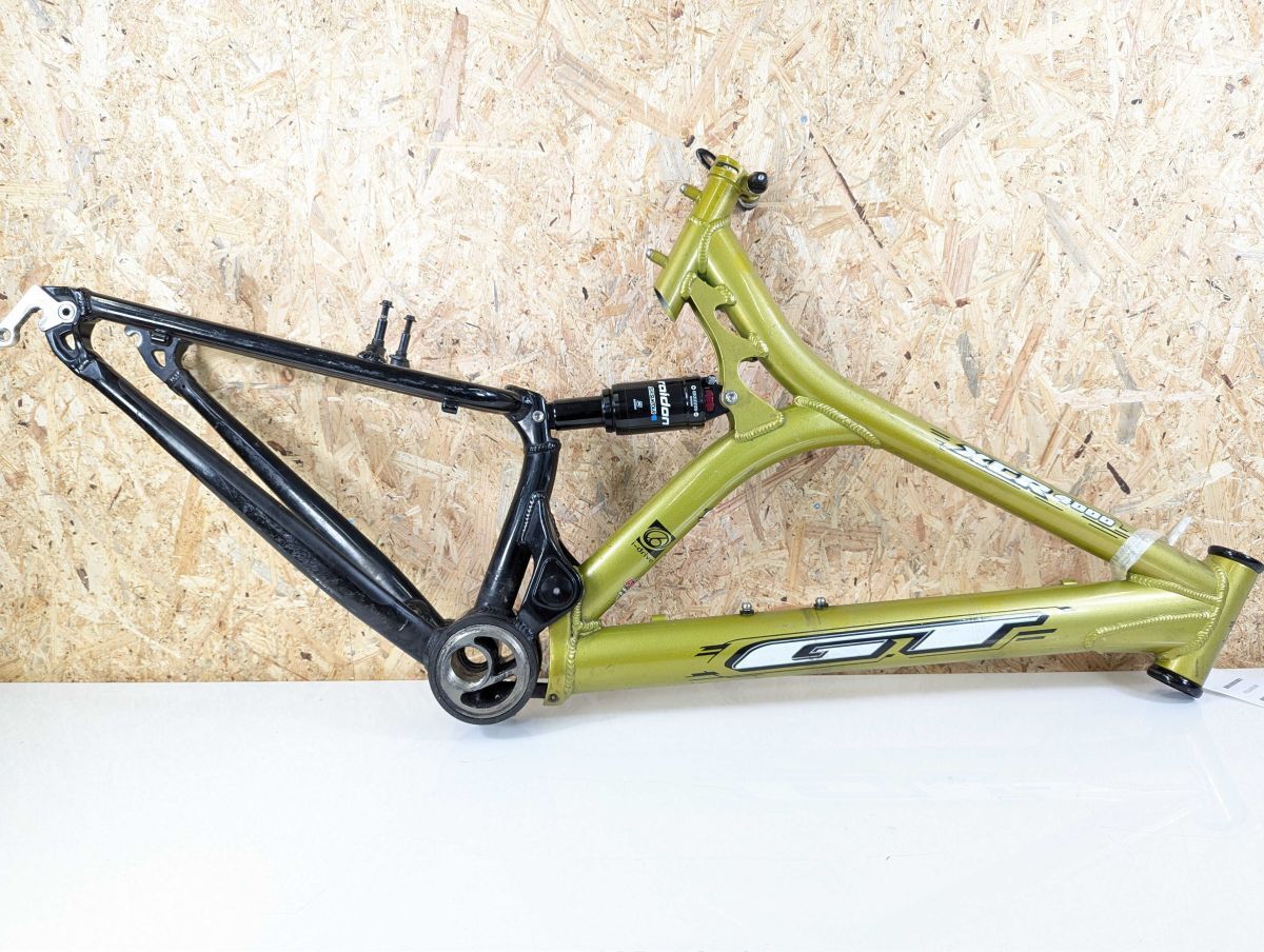 Yahoo!オークション - GT XCR 4000 MTB 26インチ 2012年頃 M Yahoo!オークション - GT XCR 4000 MTB 26インチ 2012年頃 M