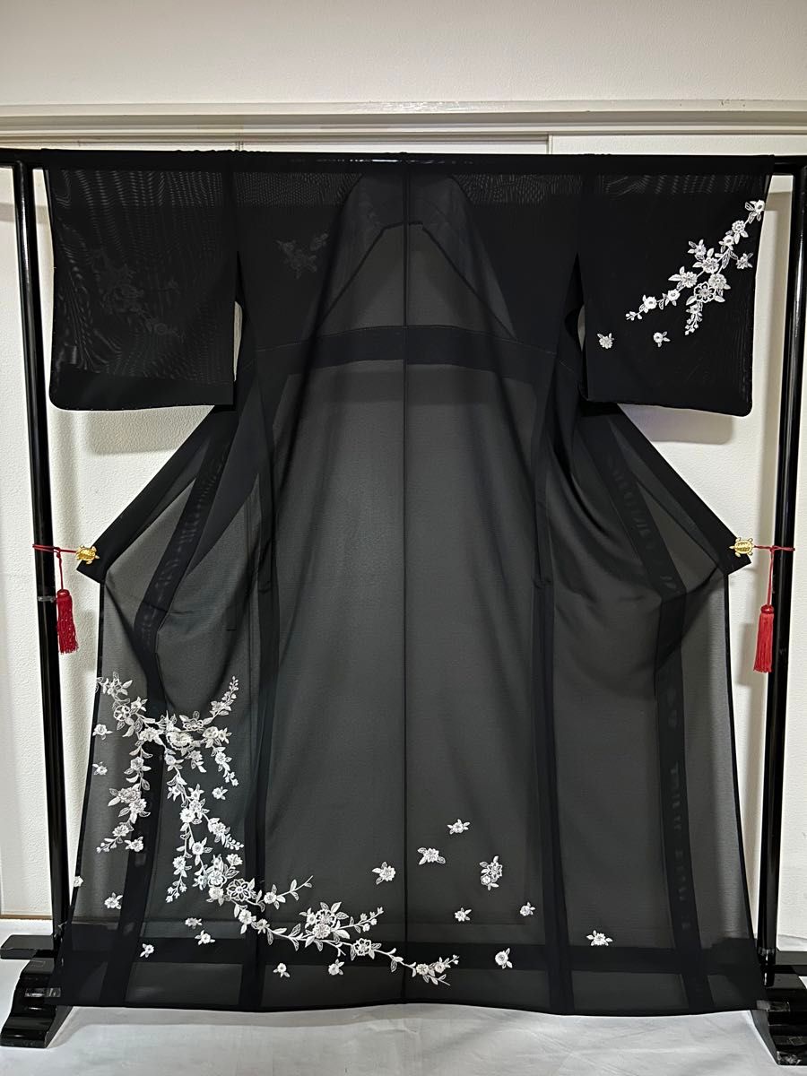黒地 刺繍 ししゅう 夏物 絽 7月8月に 黒地 白の刺繍 付下げ 黒地 刺繍 ししゅう 夏物 絽 7月8月に 黒地 白の刺繍 付下げ