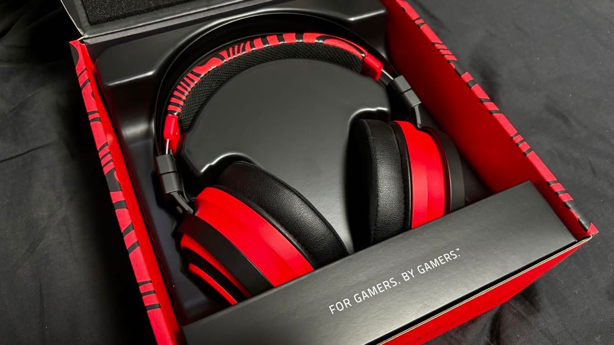 Razer Nari Ultimate PewDiePie Edition ゲーミングヘッド Razer Nari Ultimate PewDiePie Edition ゲーミングヘッド
