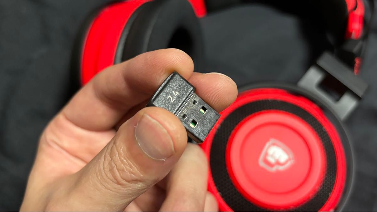 Razer Nari Ultimate PewDiePie Edition ゲーミングヘッド Razer Nari Ultimate PewDiePie Edition ゲーミングヘッド