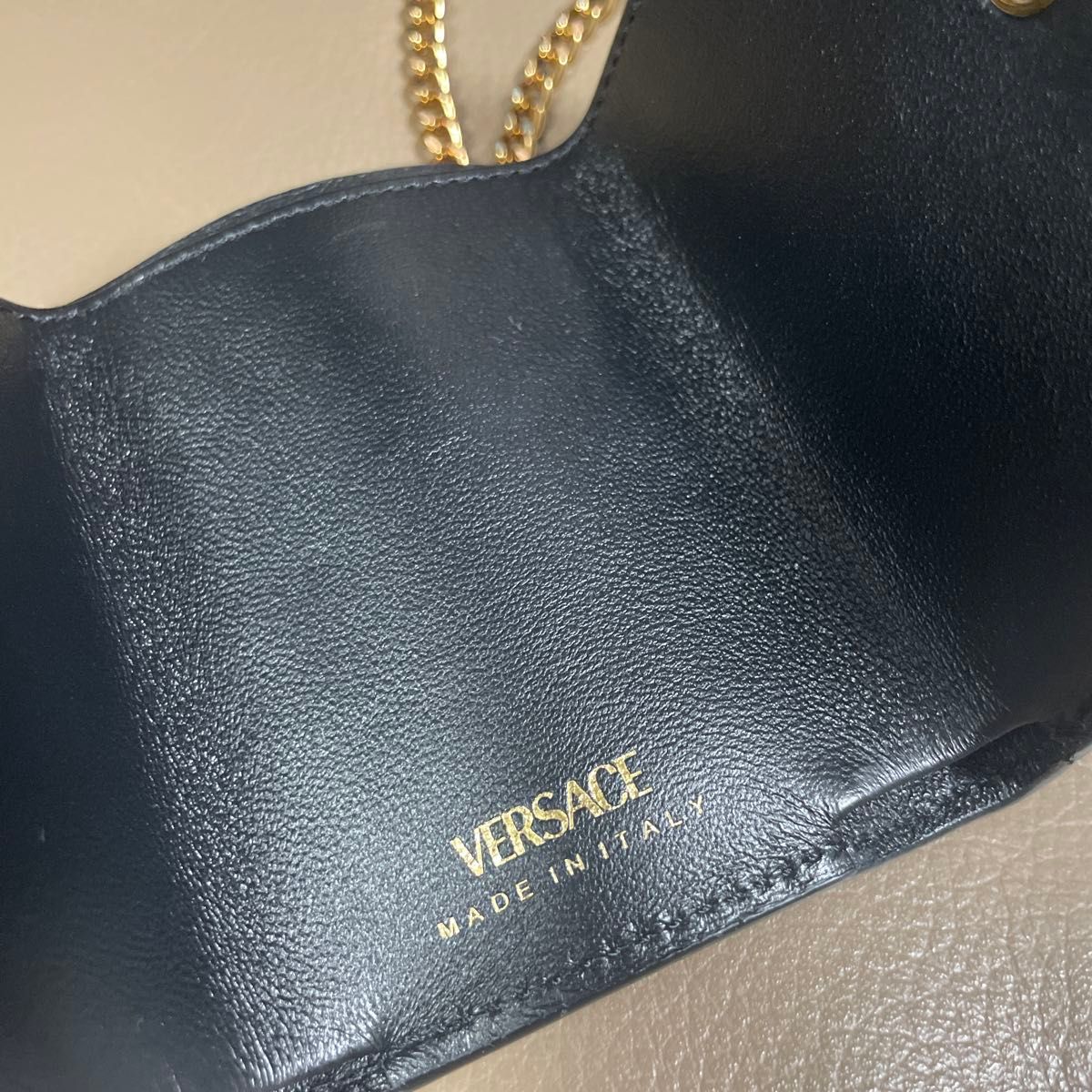 VERSACE ヴェルサーチ 三つ折り財布 チェーン付き ショルダー VERSACE ヴェルサーチ 三つ折り財布 チェーン付き ショルダー