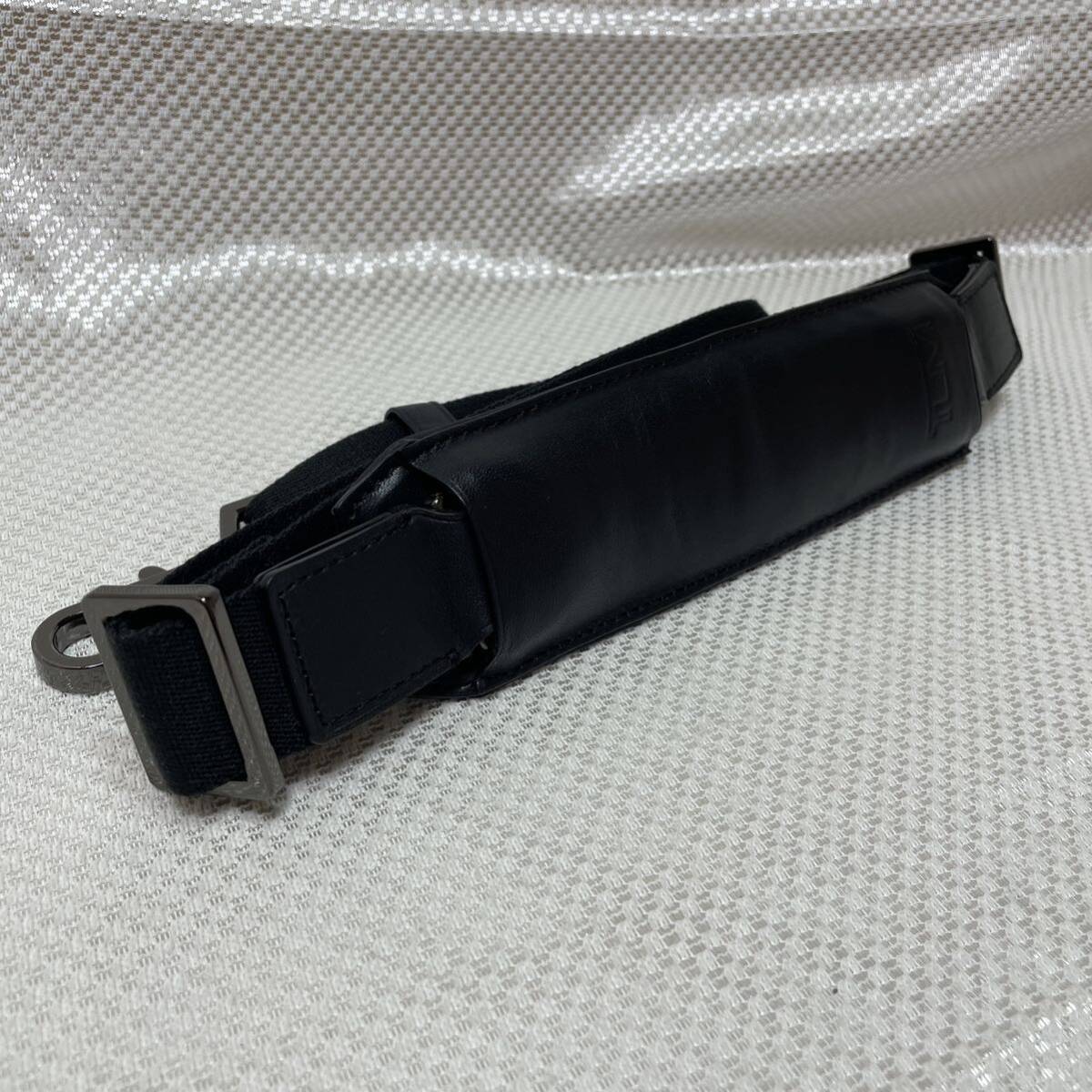 未使用品】TUMI 純正ショルダーベルト トゥミのブリーフケース 未使用品】TUMI 純正ショルダーベルト トゥミのブリーフケース