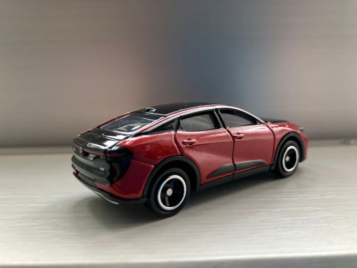 No 72 トヨタ クラウン (初回特別仕様) (1/65スケール トミカ No 72 トヨタ クラウン (初回特別仕様) (1/65スケール トミカ