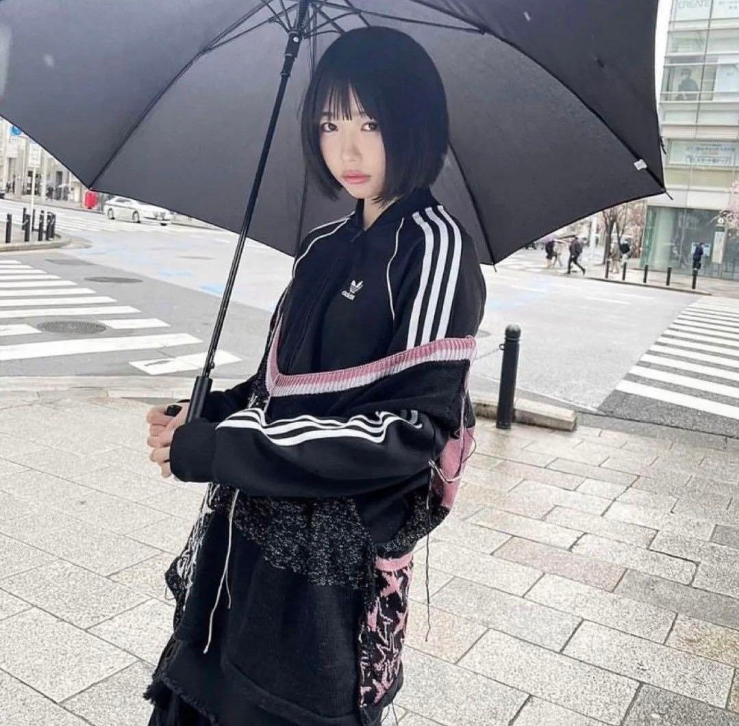 アディダス 女性S スーパースター トラックジャケット 黒 SST アディダス 女性S スーパースター トラックジャケット 黒 SST