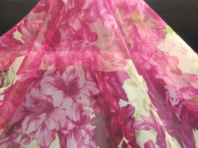 ! large flower pattern print. auger nji- rose red!