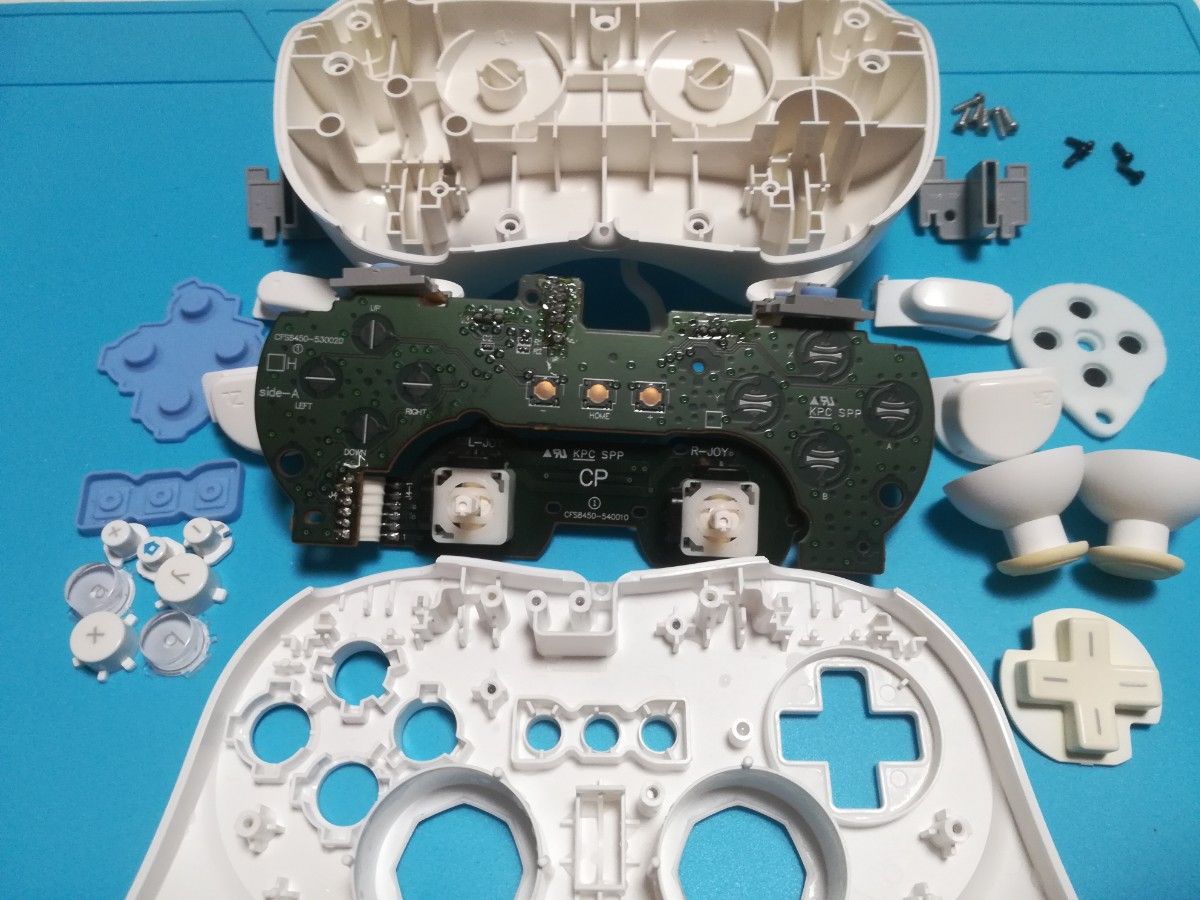 任天堂純正 Wii クラシックコントローラーPRO シロ + クロ 分解 任天堂純正 Wii クラシックコントローラーPRO シロ + クロ 分解
